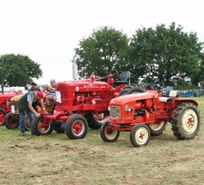 Photo 6x4 Vintage tractors in